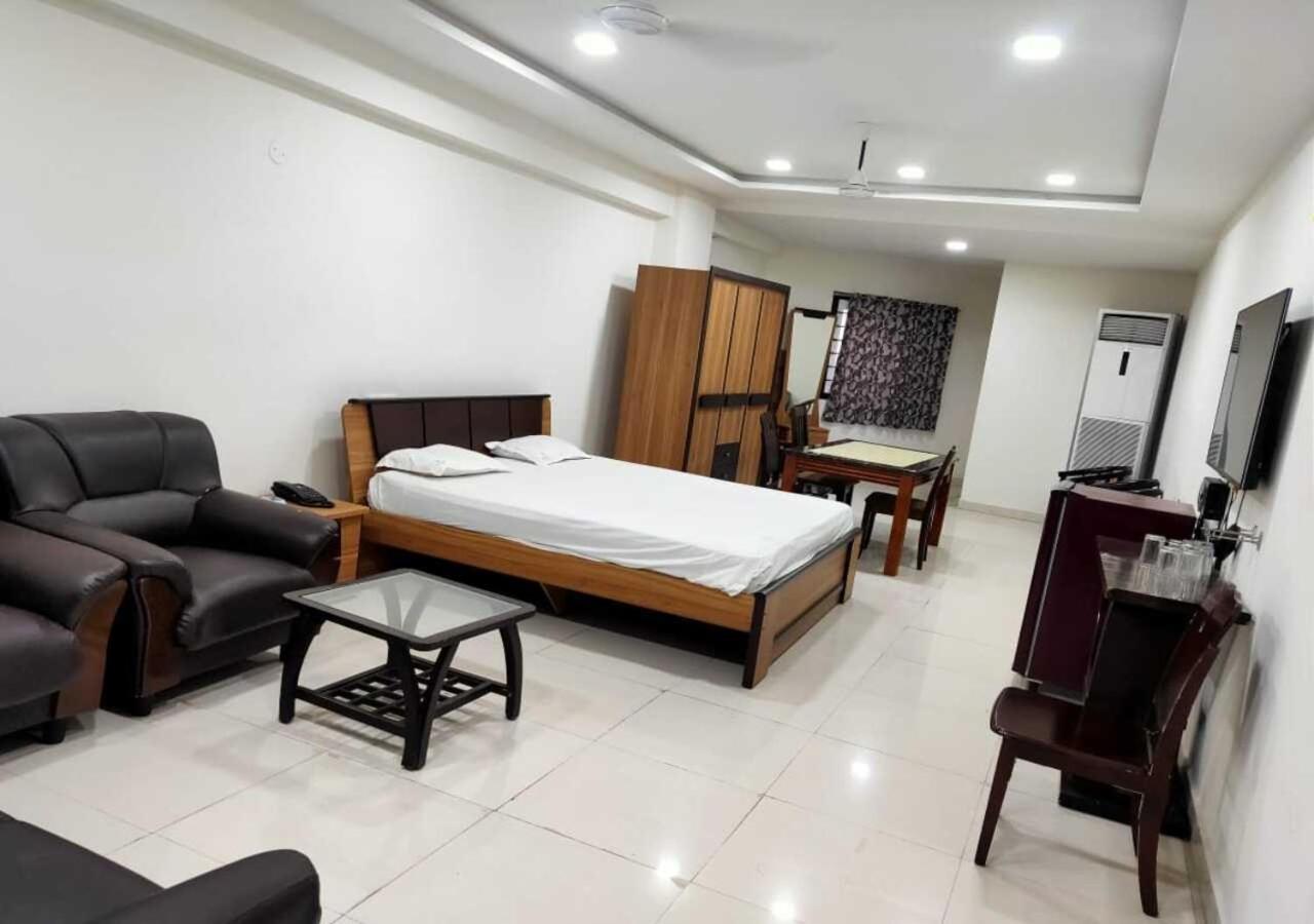 Hotel Santoshi Hometel Raichur Zewnętrze zdjęcie