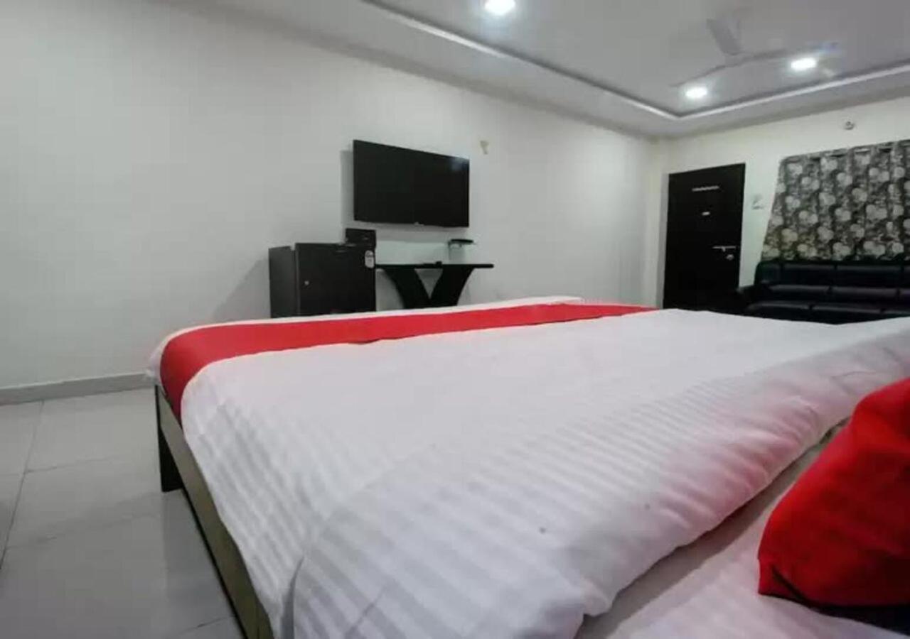 Hotel Santoshi Hometel Raichur Zewnętrze zdjęcie