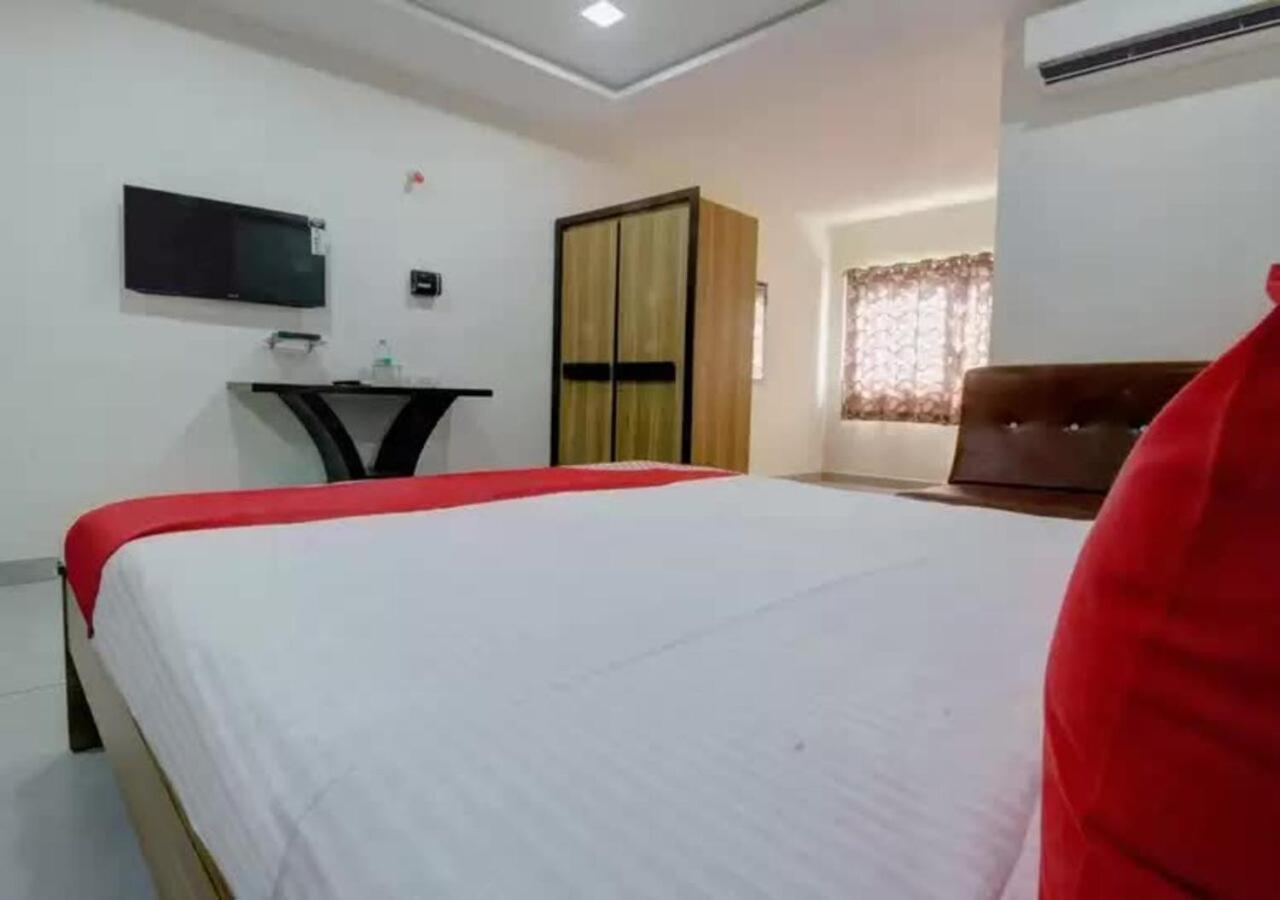 Hotel Santoshi Hometel Raichur Zewnętrze zdjęcie