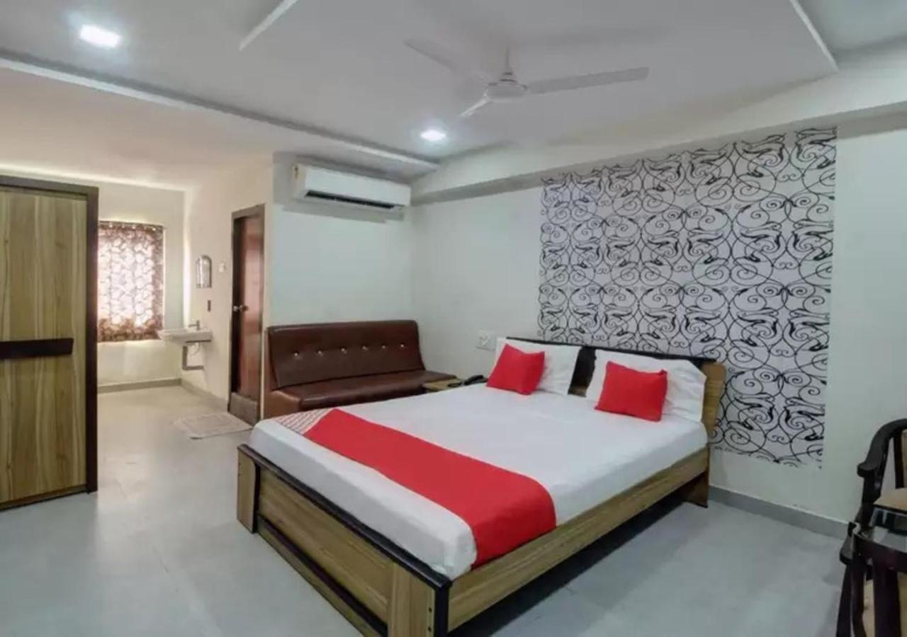 Hotel Santoshi Hometel Raichur Zewnętrze zdjęcie