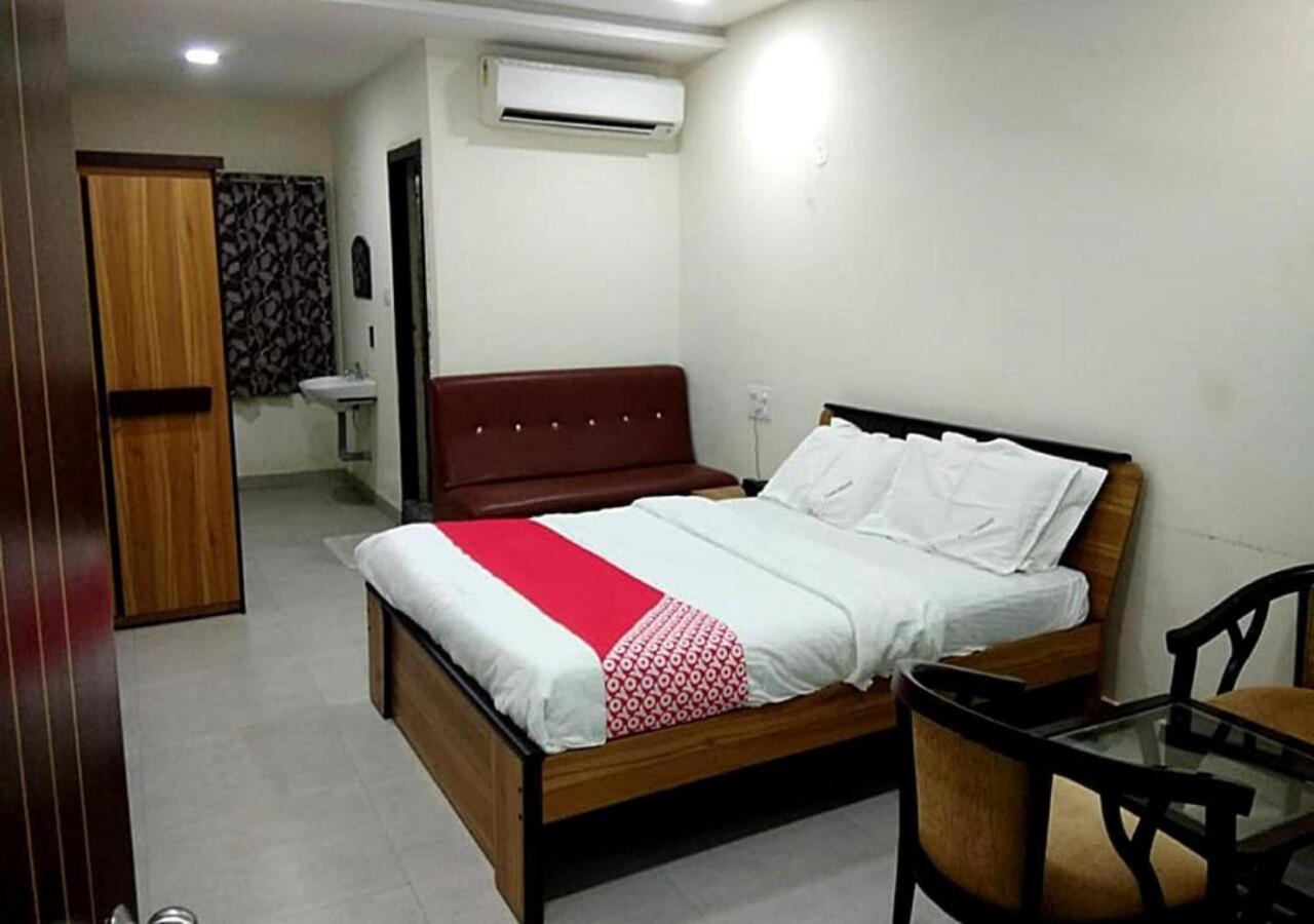 Hotel Santoshi Hometel Raichur Zewnętrze zdjęcie